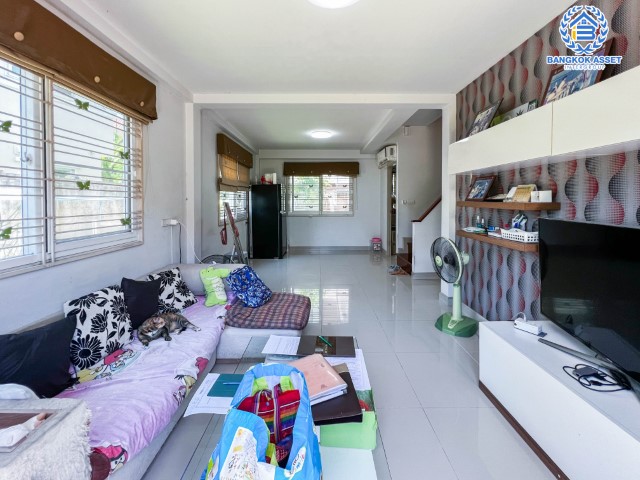 *****บ้านแฝดมือสอง นนทบุรี ม.ศุภาลัยวิลล์ ราชพฤกษ์-บางบัวทอง เนื้อที่กว้างขวางเกือบ 40 ตร.ว. ฟังก์ชัน 3 ห้องนอน 2 ห้องน้ำ ที่จอดรถ 2 คัน บ้านสภาพสวย พร้อมของแถมแบบจัดเต็ม พร้อมเข้าอยู่ได้เลย! โครงการตั้งบนทำเลเดินทางสะดวก ใช้เวลาเพียง 15 นาทีถึงรถไฟฟ้าสายสีม่วง "สถานีบางพลู" และจุดขึ้นทางด่วน "กาญจนาภิเษก" จองเลย!